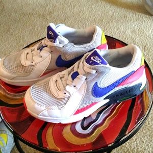 NIKE youth sneakers